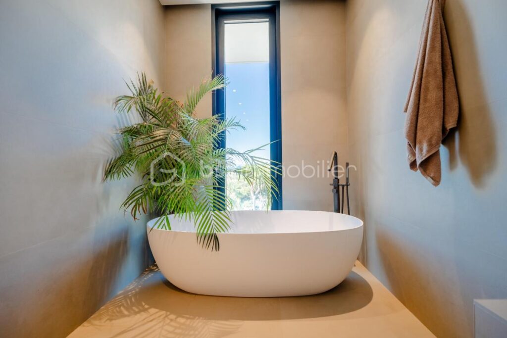 Villa d’exception – Double vue mer dans Golfe de Saint Tropez – 10 pièces – 5 chambres – 370 m²