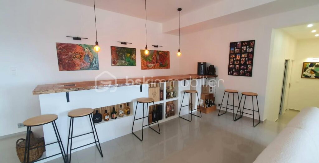 A Lorgues (Var) – MAISON TRADITIONNELLE avec loft indépendant, piscine balinaise & prestations haut de gamme! – 6 pièces – 4 chambres – 150 m²