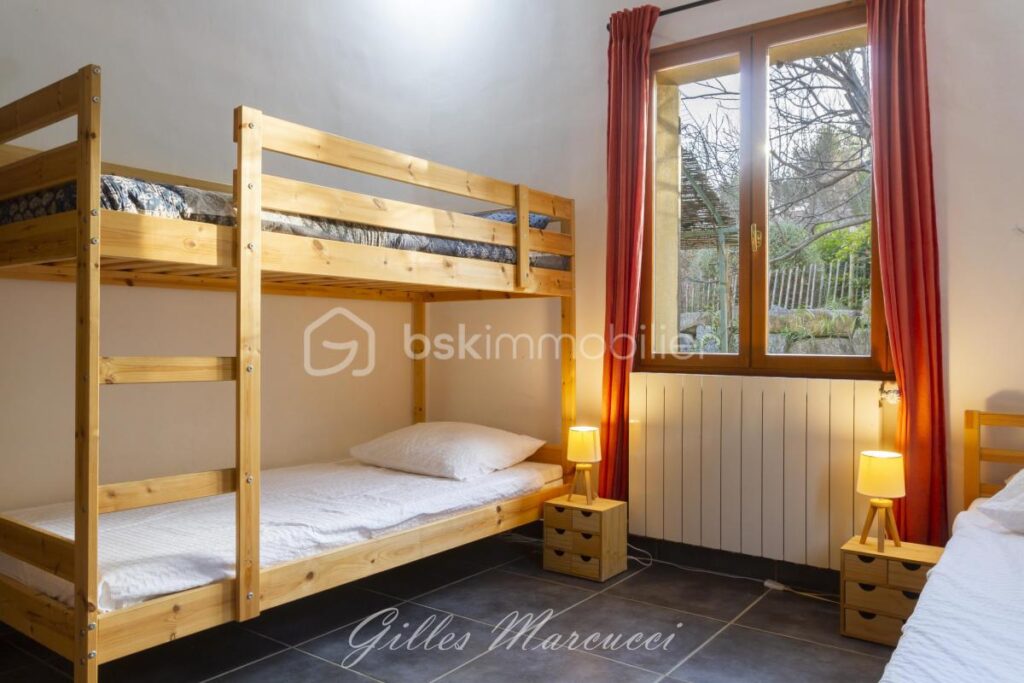 A la recherche d’une maison au calme et confortable ? – 5 pièces – 3 chambres – 174 m²