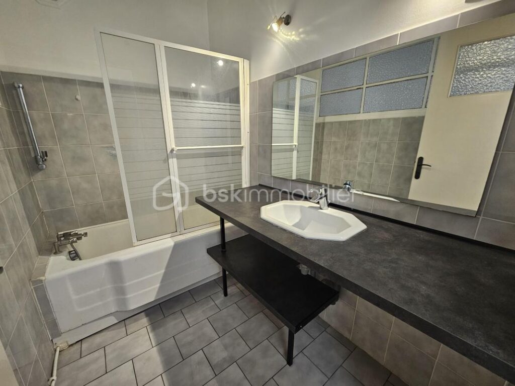 Grand T2 lumineux – 3 pièces – 1 chambre – 63 m²