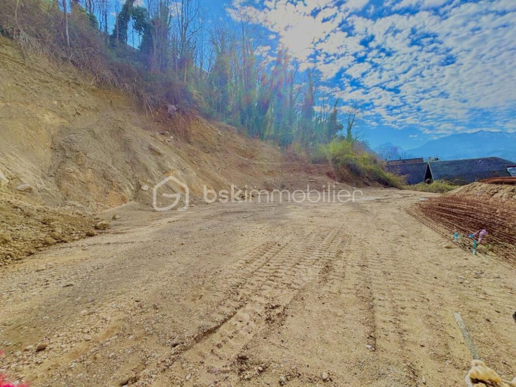 🌟 RARE À LA VENTE – TERRAIN D’EXCEPTION À CHAMBÉRY 🌟 – NR pièces – NR chambres – 2269 m²