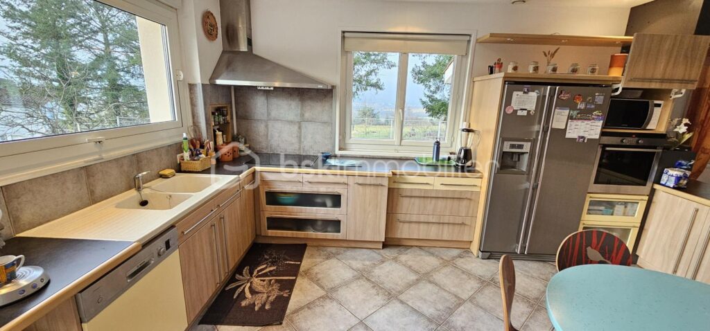 MAISON avec belle vue 165m2 – 4 pièces – 3 chambres – 165 m²