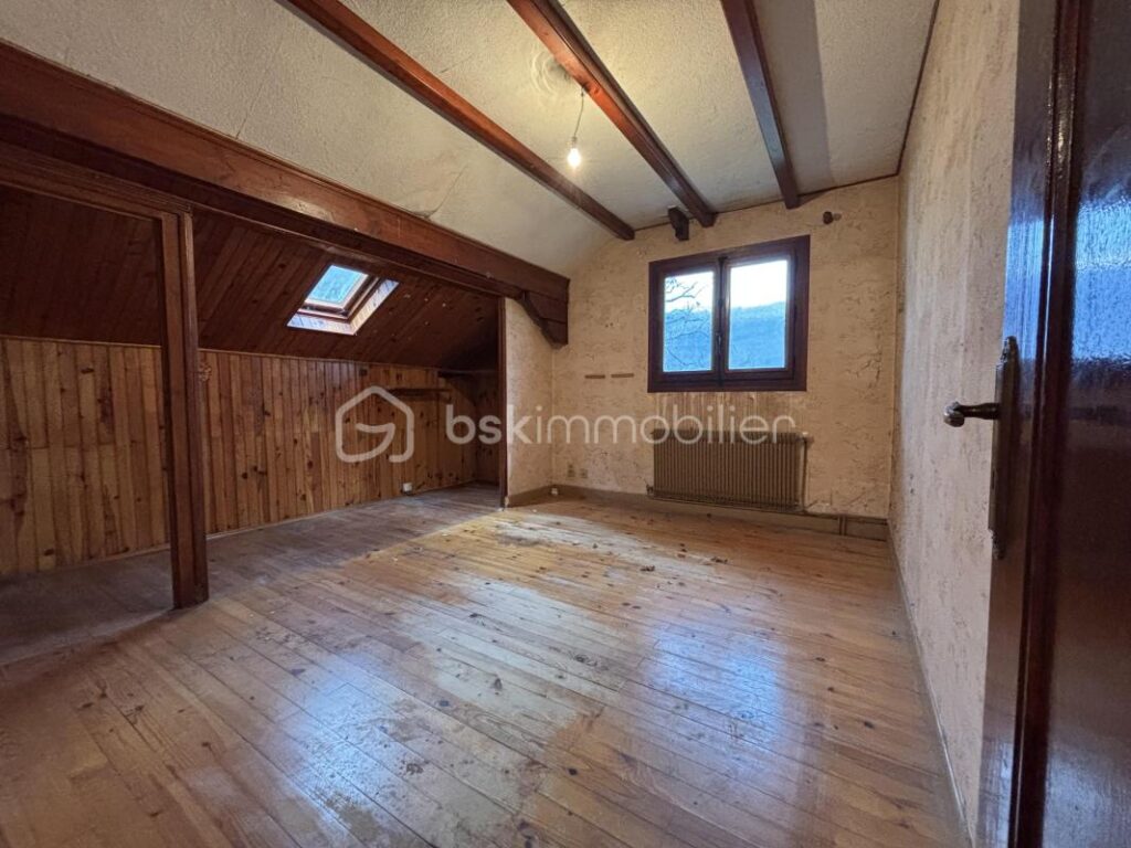 Chalet en bois avec vue sur le lac du Bourget – Le Vivier-du-Lac – 5 pièces – 3 chambres – 100 m²