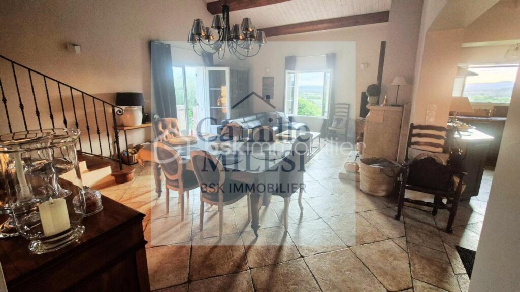 Maison de charme 120 m² – Vue exceptionnelle – Piscine à débordement – Terrain de 3081 m² – 5 pièces – 3 chambres – 120 m²