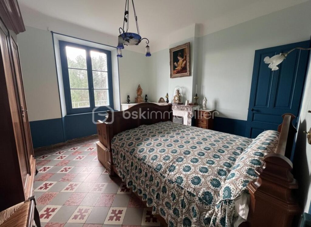 Maison de caractère avec annexe sur les hauteurs – 7 pièces – 5 chambres – 136 m²