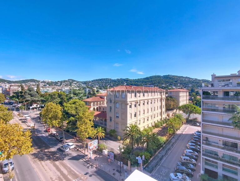 CANNES CARNOT 3P RÉNOVÉ ÉTAGE ÉLEVÉ – 3 pièces – 2 chambres – 67 m²