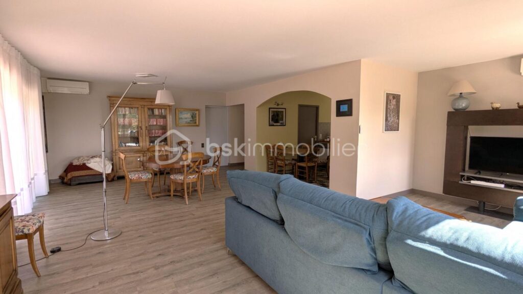 Ensemble de 2 habitations sur une belle parcelle arborée – 8 pièces – 6 chambres – 227 m²