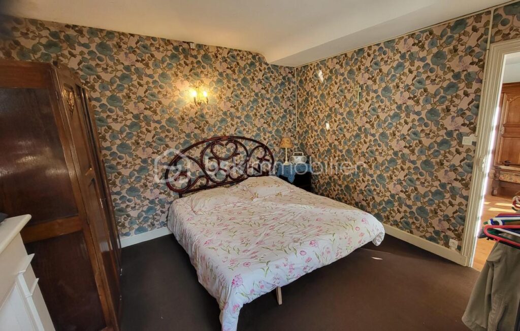 Maison de village au charme intemporel à Noues de Sienne – 7 pièces – 4 chambres – 147 m²