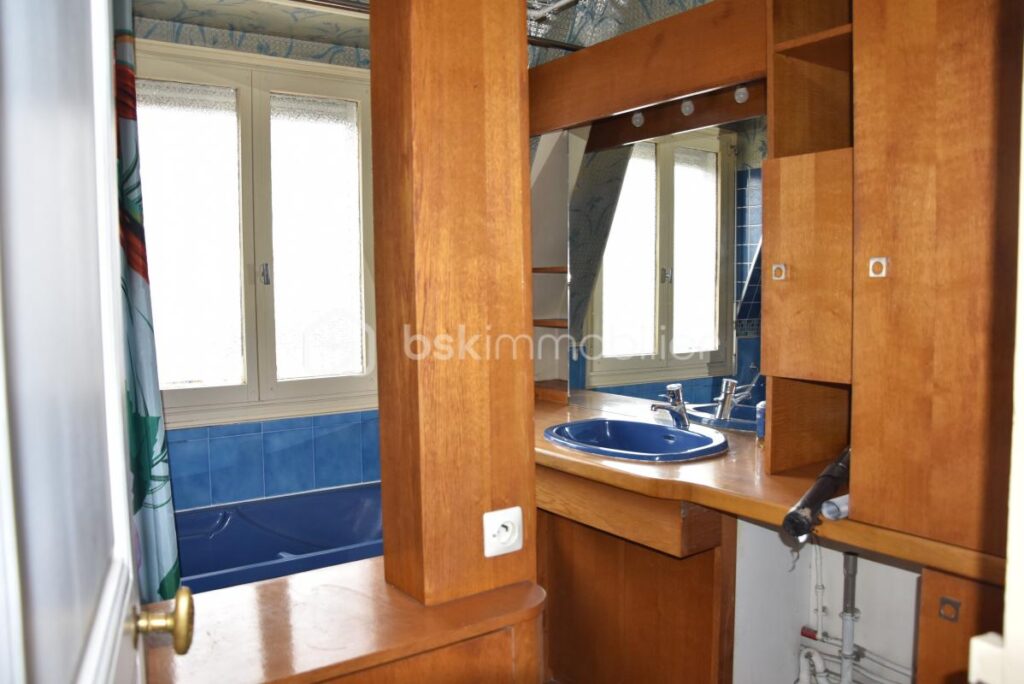 5 PIECES – RUE CASTAGNARY – PARIS 15 – 5 pièces – 3 chambres – 77 m²