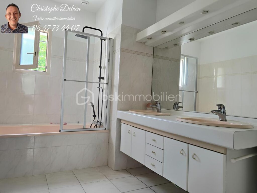 MAISON FAMILIALE DE PLAIN-PIED AVEC SOUS-SOL AMÉNAGÉ, 4 CHAMBRES ET GRAND JARDIN AU CALME – CHAVAGNES-EN-PAILLERS – 7 pièces – 4 chambres – 207 m²