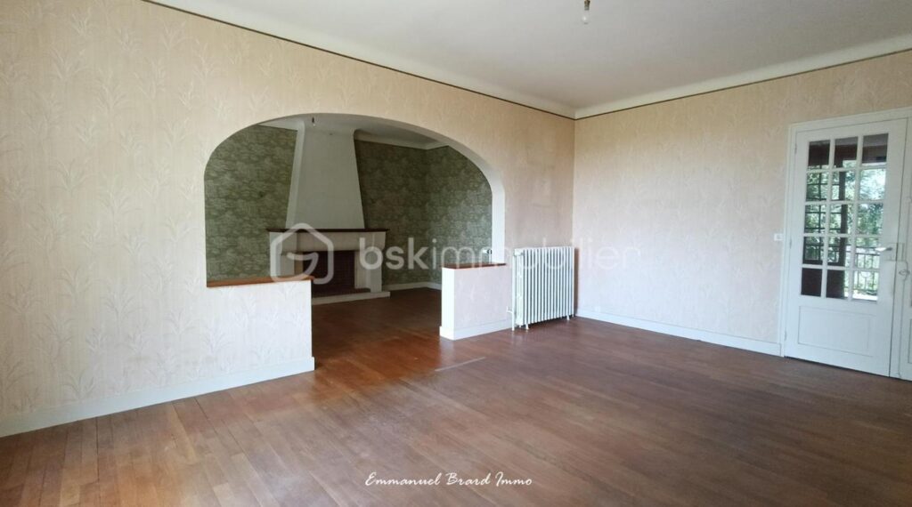 Maison de caractère avec fort potentiel – Montmorillon (86500) – 11 pièces – 5 chambres – 200 m²