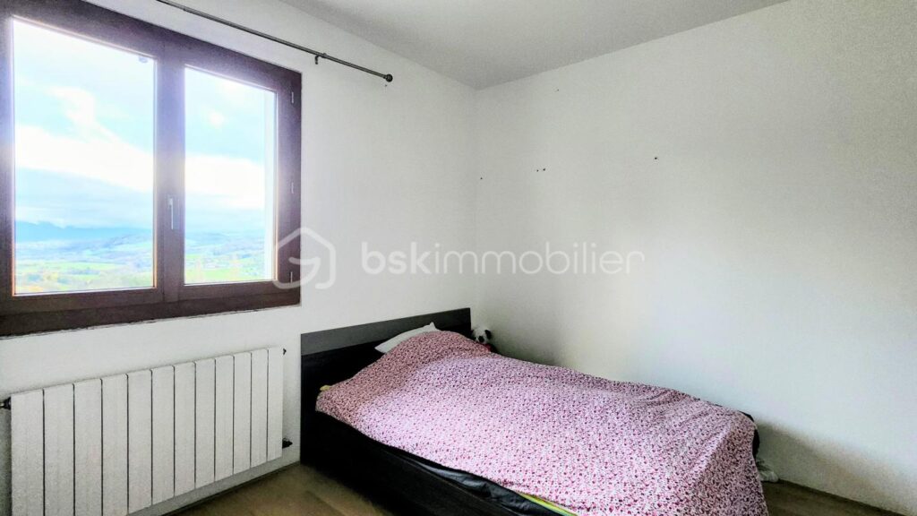 VALLIERES — CALME — VUE DEGAGEE — 4 CHAMBRES — GARAGE — CAVE – 5 pièces – 4 chambres – 94 m²