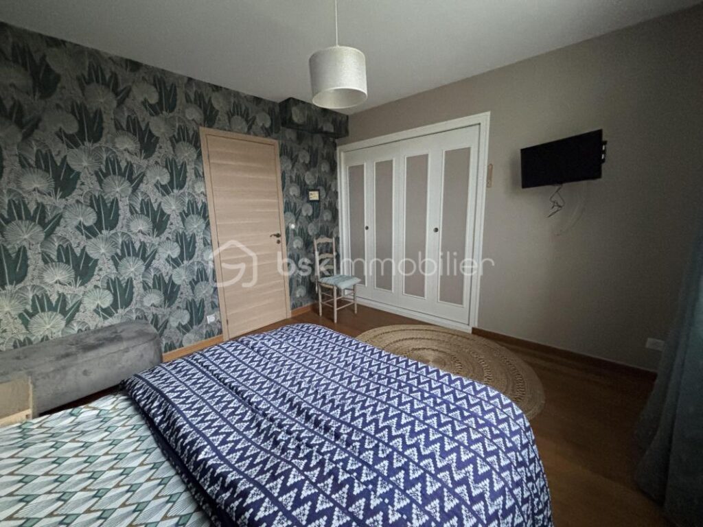 Maison Individuelle rénovée 5 pièces avec Sous-Sol Complet, garage et jardin – Nouzonville – 5 pièces – 4 chambres – 121 m²