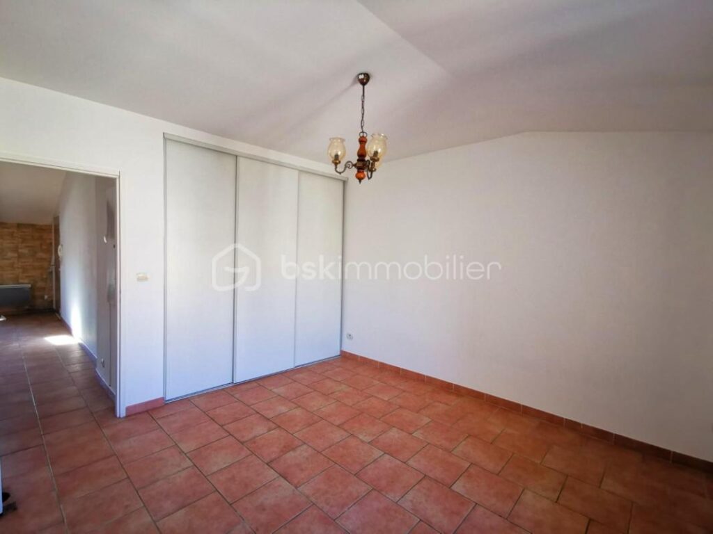 APPARTEMENT T2 DE 48 m² AVEC GARAGE EN PLEIN CENTRE DE CAUMONT SUR DURANCE – 2 pièces – 1 chambre – 47 m²