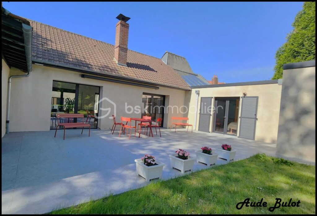 Ferme au carré de 285 m² – Un havre de paix aux portes de Lille – 7 pièces – 4 chambres – 285 m²