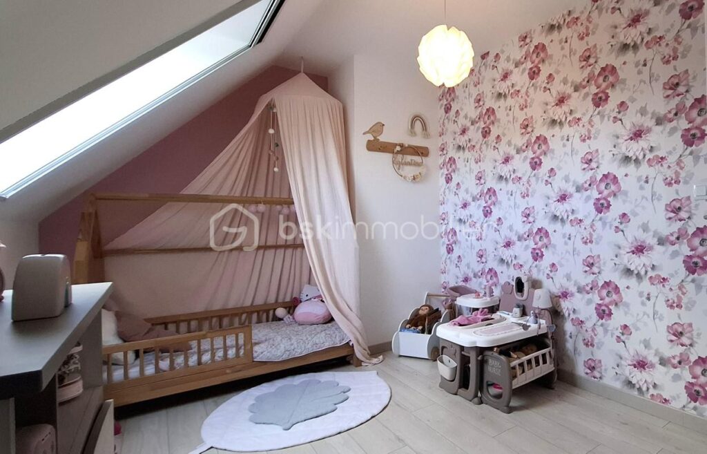 Maison individuelle, 5 chambres, garage, jardin. Possibilité de semi plain-pied – 6 pièces – 5 chambres – 117 m²