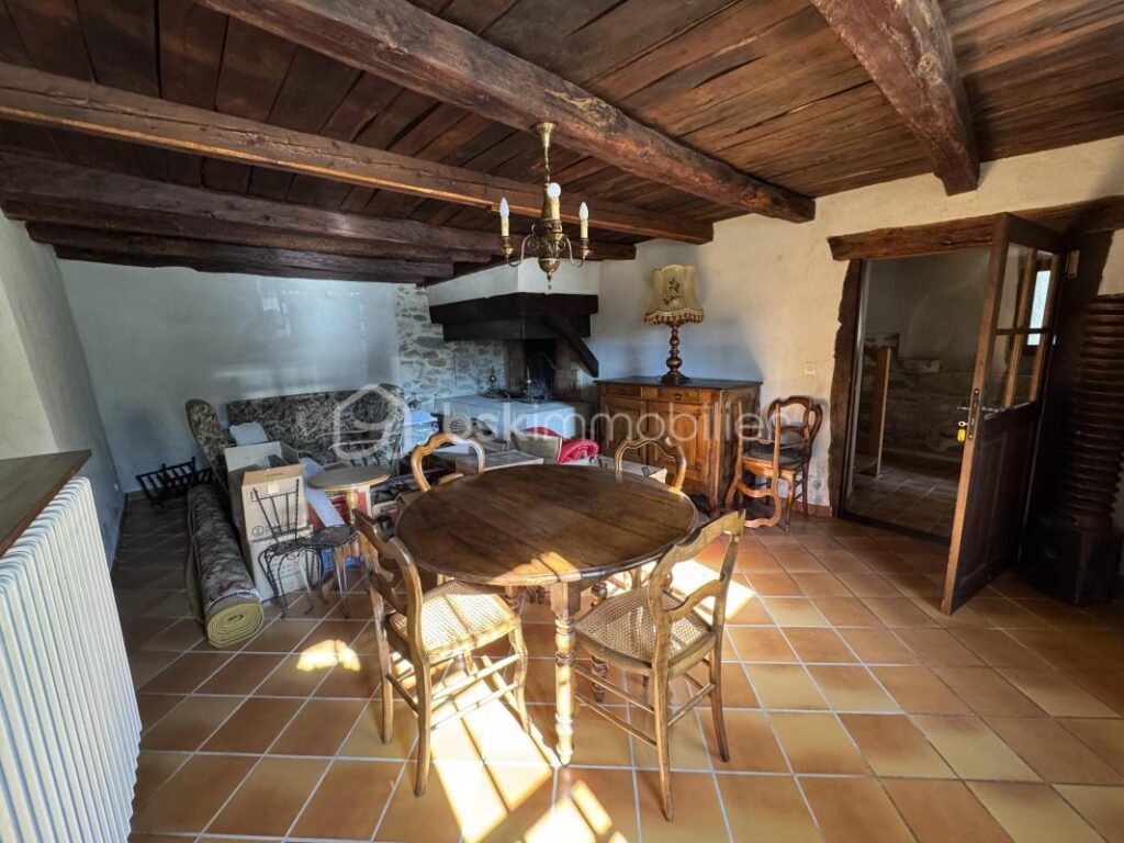 🏡 Saint-Nicolas-de-Macherin – Maison 7 pièces – 152 m² de tranquillité et de potentiel! – 6 pièces – 6 chambres – 152 m²