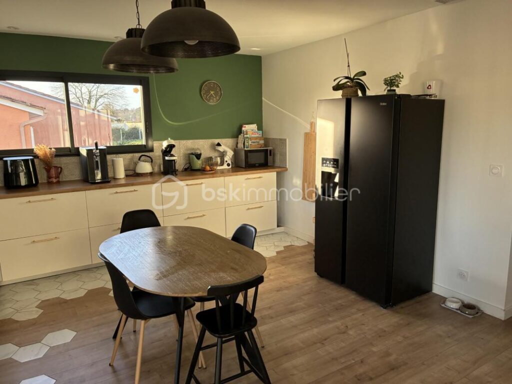 Maison Contemporaine proche de Coutras Habitation et Activité Libérale 485000€ St Antoine sur l’Isle – 8 pièces – 3 chambres – 190 m²