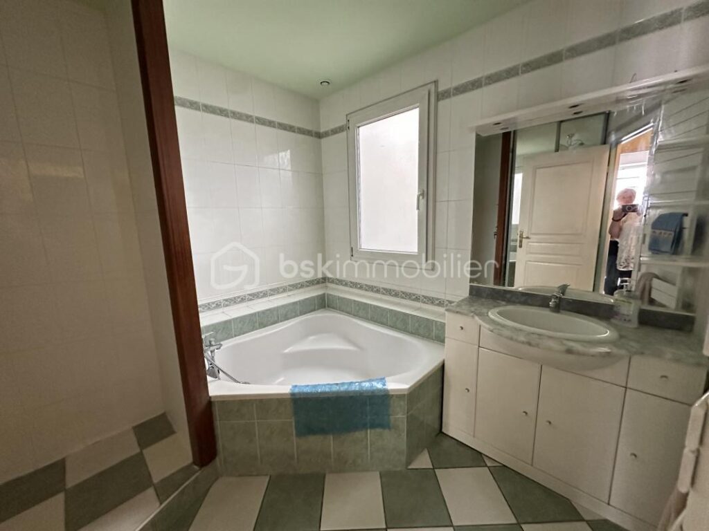 IMMEUBLE – 7 pièces – NR chambres – 280 m²