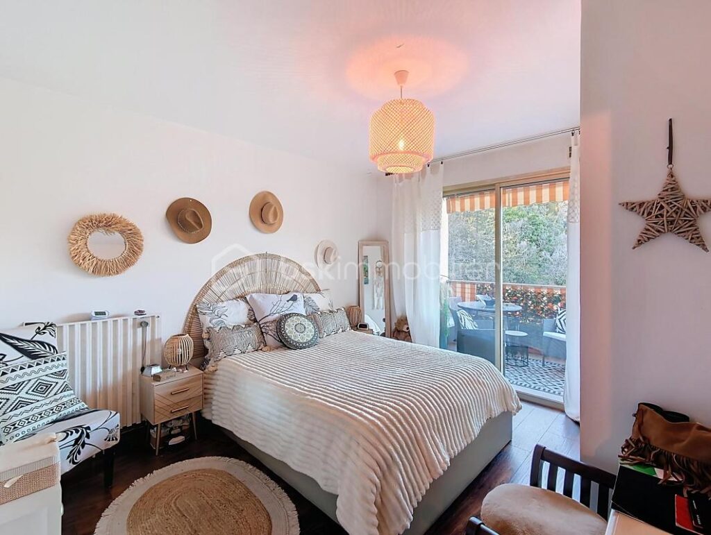 2P Cannes Cx des Gardes – Calme, verdure, terrasse, piscine – 2 pièces – 1 chambre – 47 m²