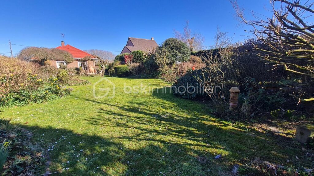 Baisse de prix ! Rare : Pavillon individuel plain-pied + 3 chambres + double garage + atelier+ jardin – 5 pièces – 3 chambres – 95 m²