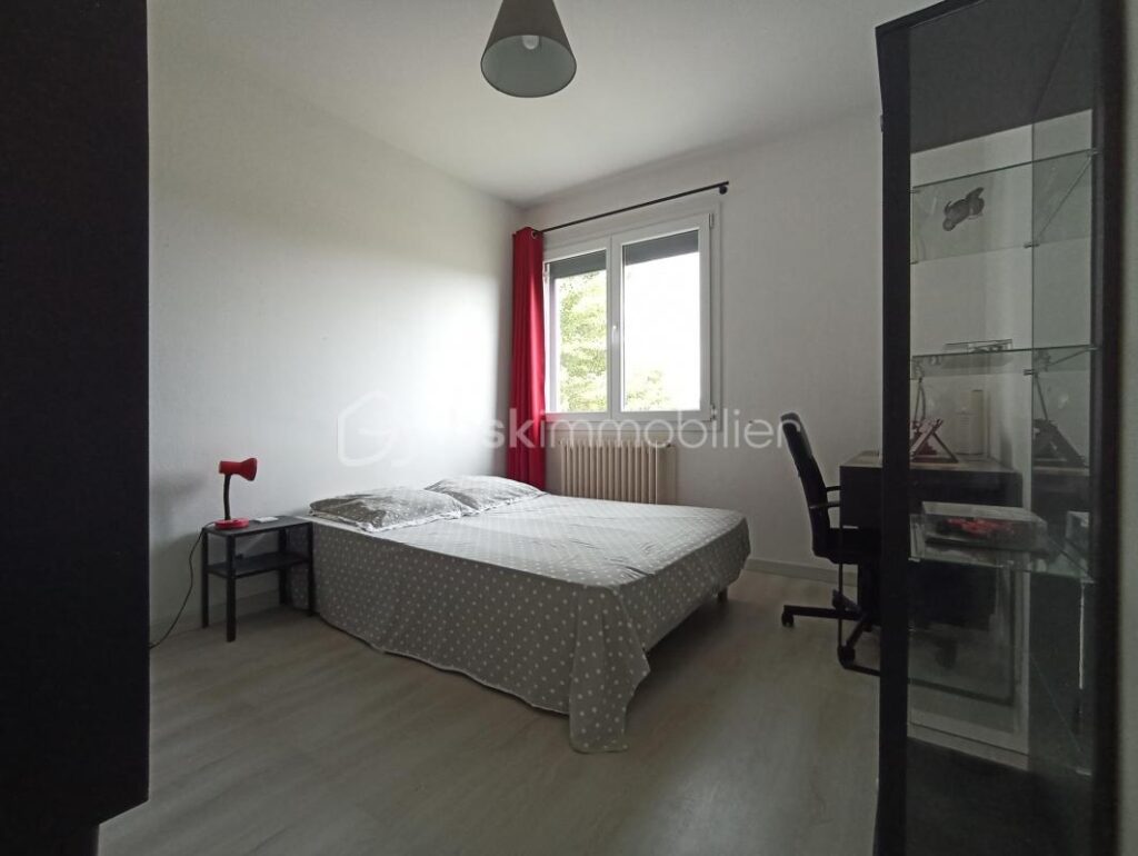 🏡 Exclusivité : Maison Familiale Spacieuse avec Rénovations Modernes – Calme Absolu & Proximité Pombonne/Centre-Ville ! – 6 pièces – 5 chambres – 152 m²