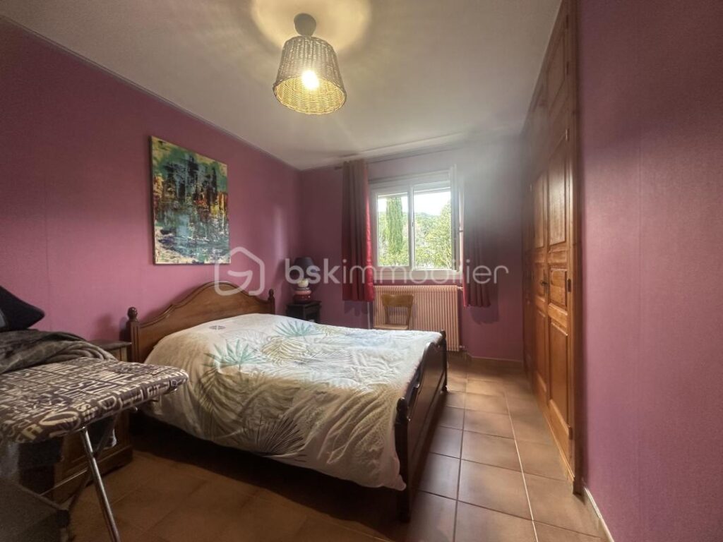 Découvrez la quiétude d’une villa spacieuse à Bagard à proximité de toutes commodités – 5 pièces – 3 chambres – 131 m²