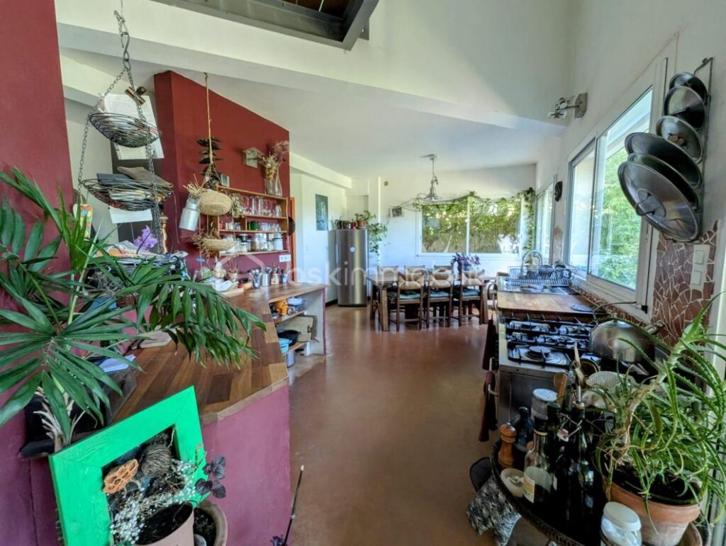 Villa d’Architecte, de 2003, 1 ECRIN DE SERENITE :178 m² – 5 Chambres – Piscine et terrain de 1425 M² ! – 7 pièces – 5 chambres – 178 m²