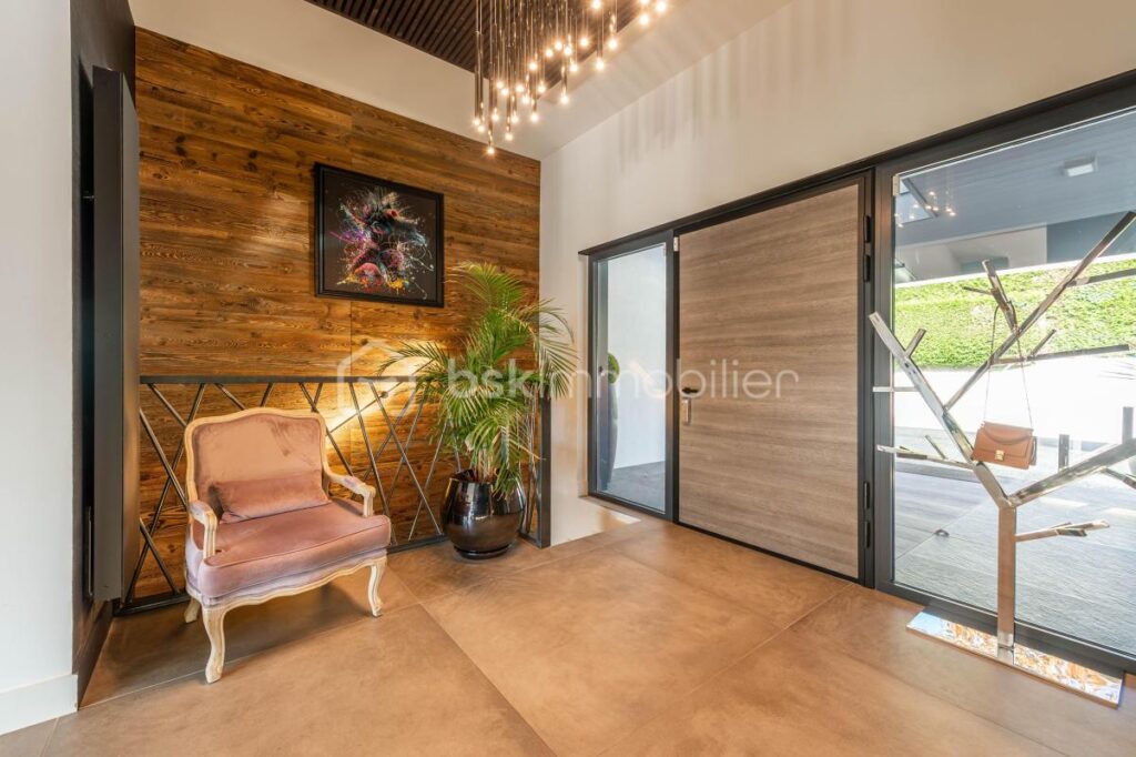 Propriété de 300 m² – Vue Lac & Montagnes – 7 pièces – 5 chambres – 300 m²