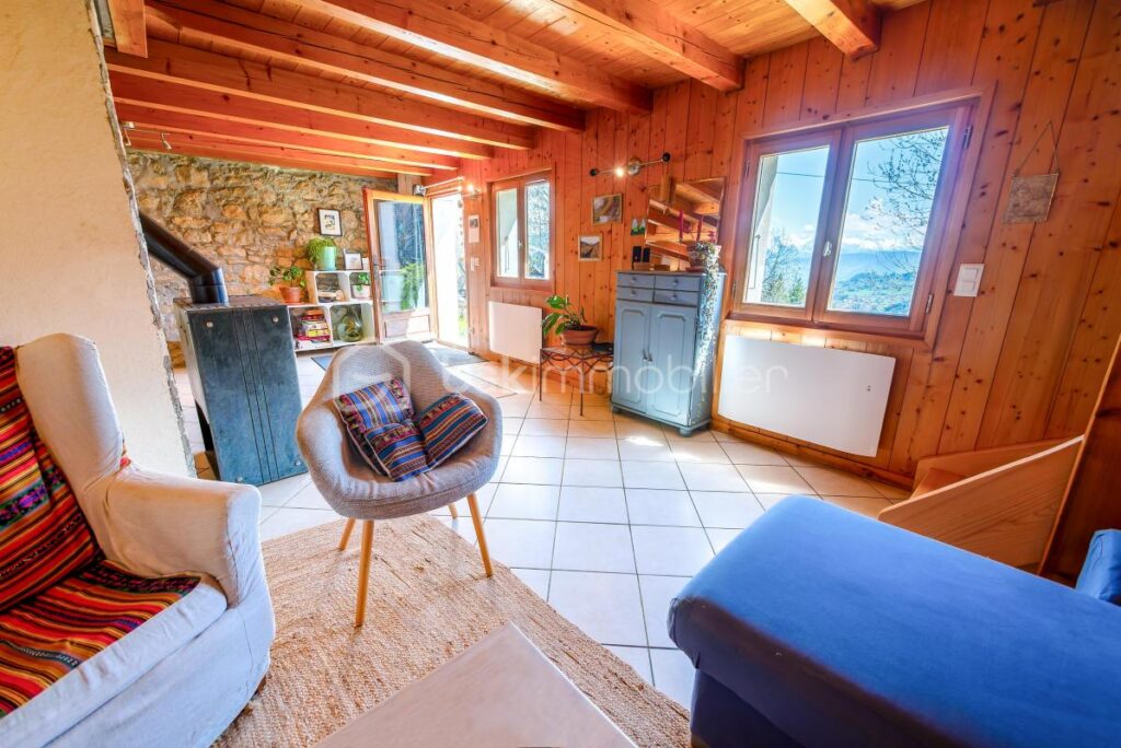 74130 – BRIZON – CHALET RÉNOVÉ 160M2 (144M2 HABITABLES) – TERRASSE, POTAGER – SUPERBE CADRE NATUREL – PROCHE DE LA VALLÉE DE L’ARVE – 6 pièces – 3 chambres – 144 m²
