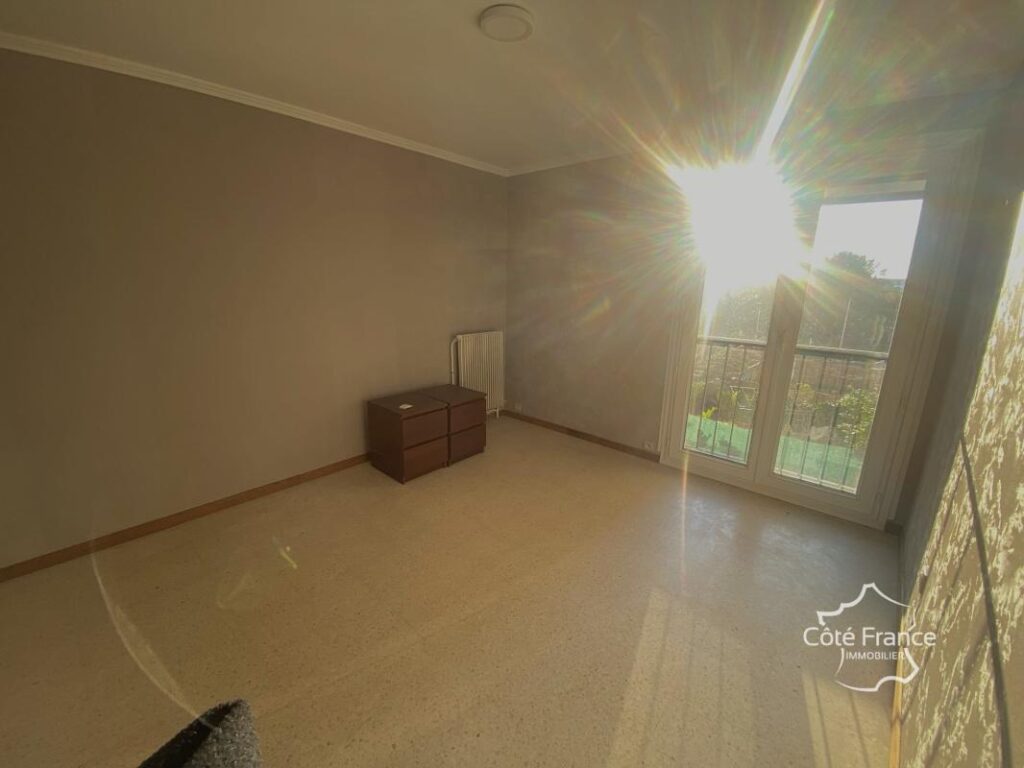 Grand T2 spacieux et lumineux avec une place de parking – 3 pièces – 1 chambre – 57 m²