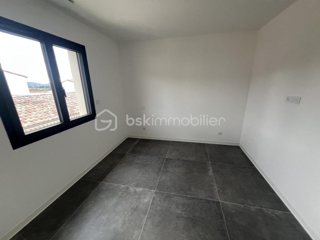 Villa contemporaine neuve 150m2 avec piscine – 6 pièces – 5 chambres – 150 m²