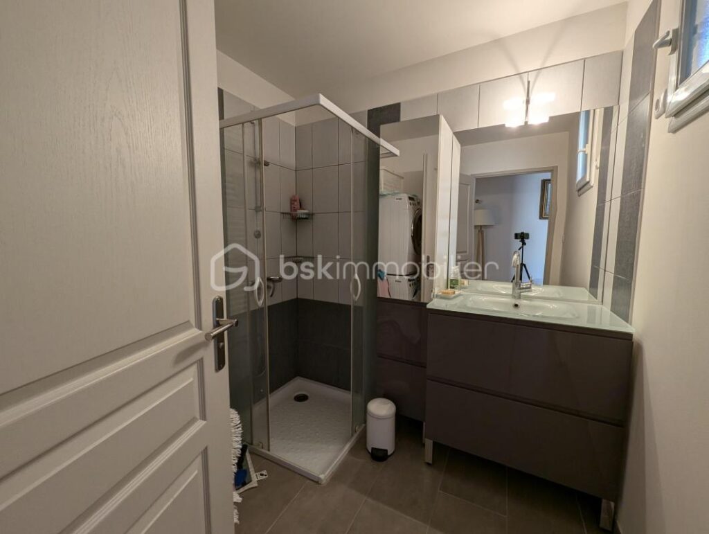 Maison spacieuse rénovée à Montpeyroux, cadre de vie paisible ! – 5 pièces – 4 chambres – 175 m²