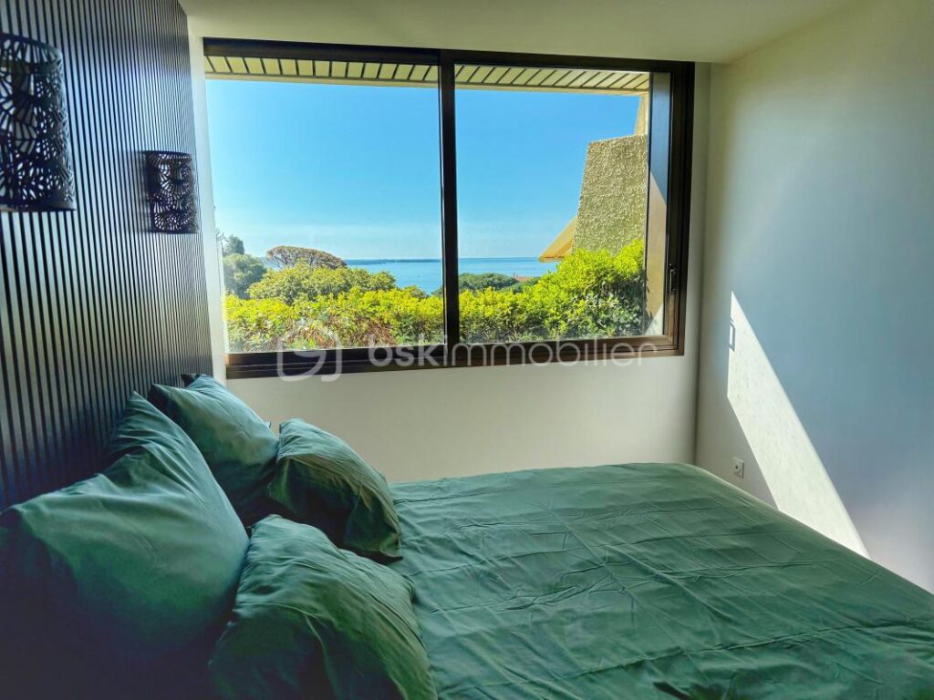 SOUS OFFRE- CO- EXCLUSIVITE – CANNES – CROIX DES GARDES – 132 M² – 4 PIECES – VUE MER – CALME – PISCINE – PARKING – 4 pièces – 3 chambres – 132 m²