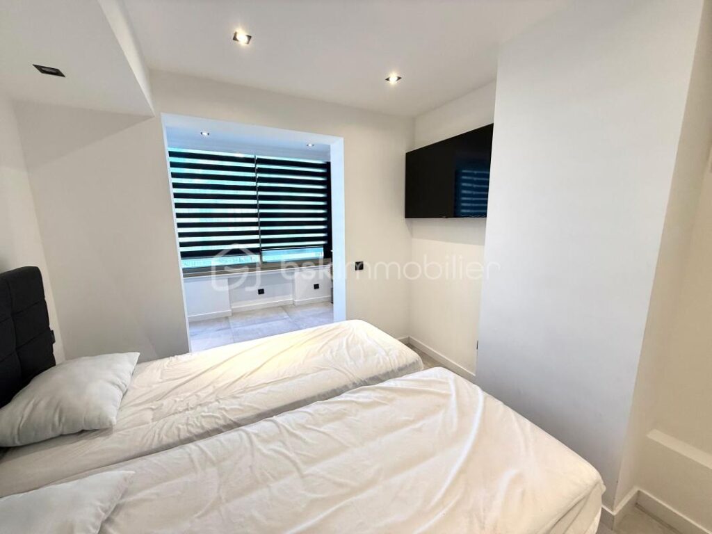 CANNES CROISETTE – VUE MER PANORAMIQUE – APPARTEMENT 107M² – 3 CHAMBRES – PARKING – CARRE D’OR – 4 pièces – 3 chambres – 107 m²