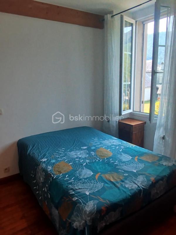 Charmante demeure pyrénéenne avec dépendances dans un cadre idyllique – 7 pièces – 4 chambres – 145 m²