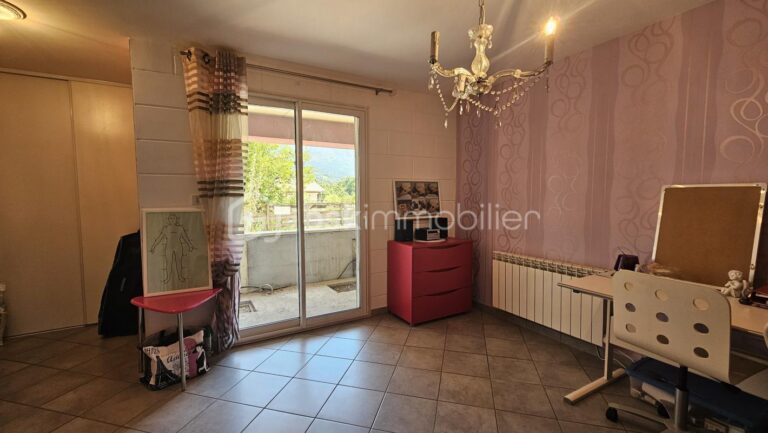 Maison de village 127 m² – 4 pièces – 3 chambres – 127 m²