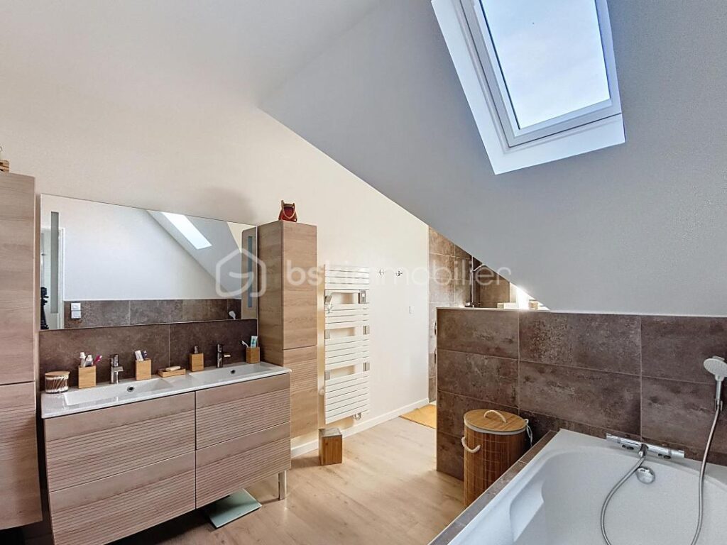 BELLE MAISON AVEC PISCINE PROCHE DE DIJON – 4 pièces – 3 chambres – 110 m²