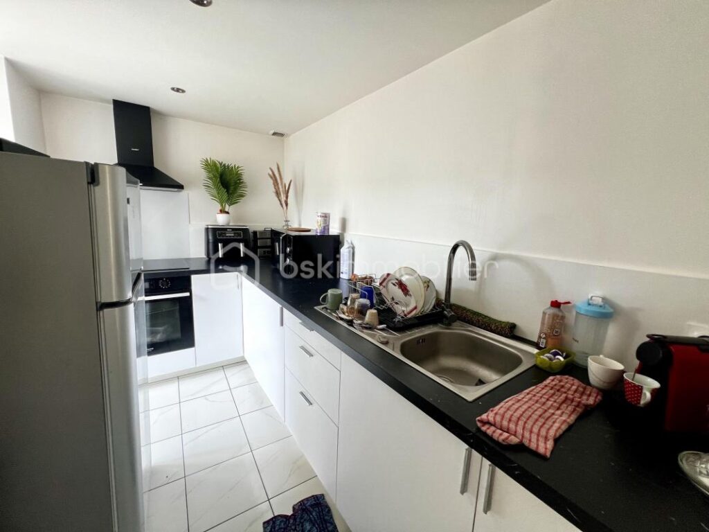 Charmant bâtiment rénové au cœur de Mouroux avec terrains à bâtir divisible – 10 pièces – NR chambres – 220 m²