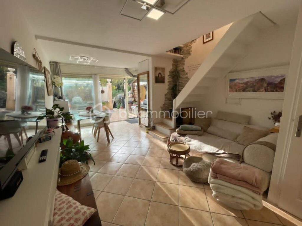 Charmante maison avec terrasse ensoleillée et cadre de vie privilégié à Auribeau-sur-Siagne – Aucun travaux à prévoir ! – 3 pièces – 2 chambres – 55 m²