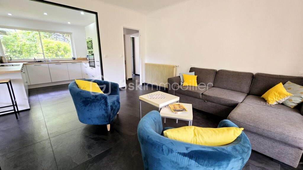 Maison 180 m² possibilité jusqu’à 6 chambres, panneaux photovoltaïques – 8 pièces – 5 chambres – 180 m²