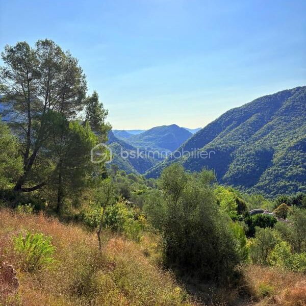 Terrain à vendre à Pierrefeu