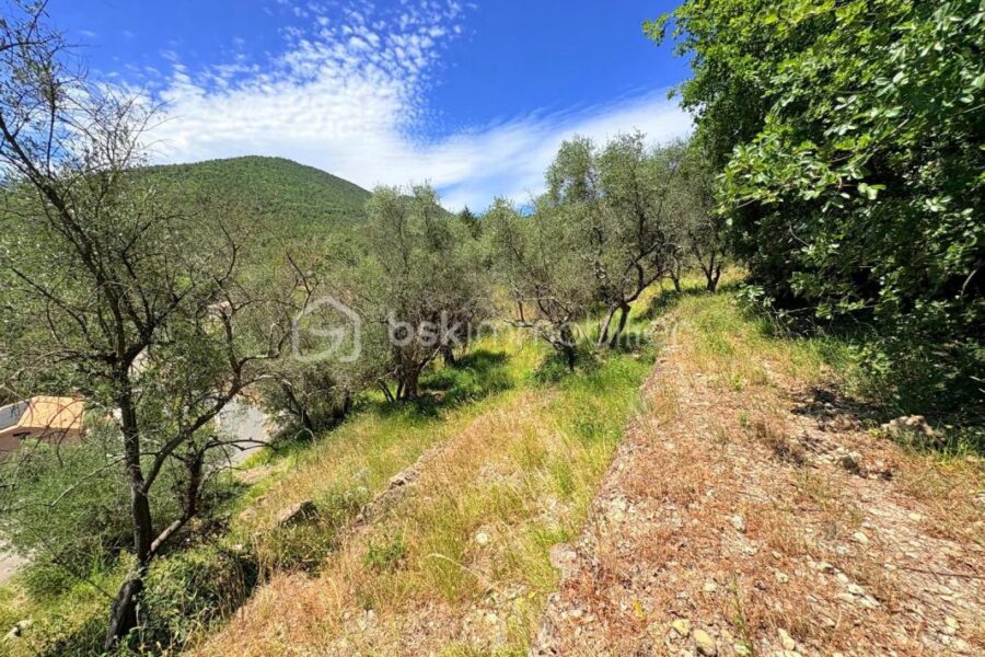 Terrain à vendre à Pierrefeu