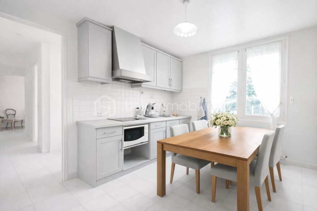 Maison de plain-pied de 80 m² sur sous-sol total sur terrain entièrement constructible et divisible de 1457 m² – 4 pièces – 2 chambres – 80 m²