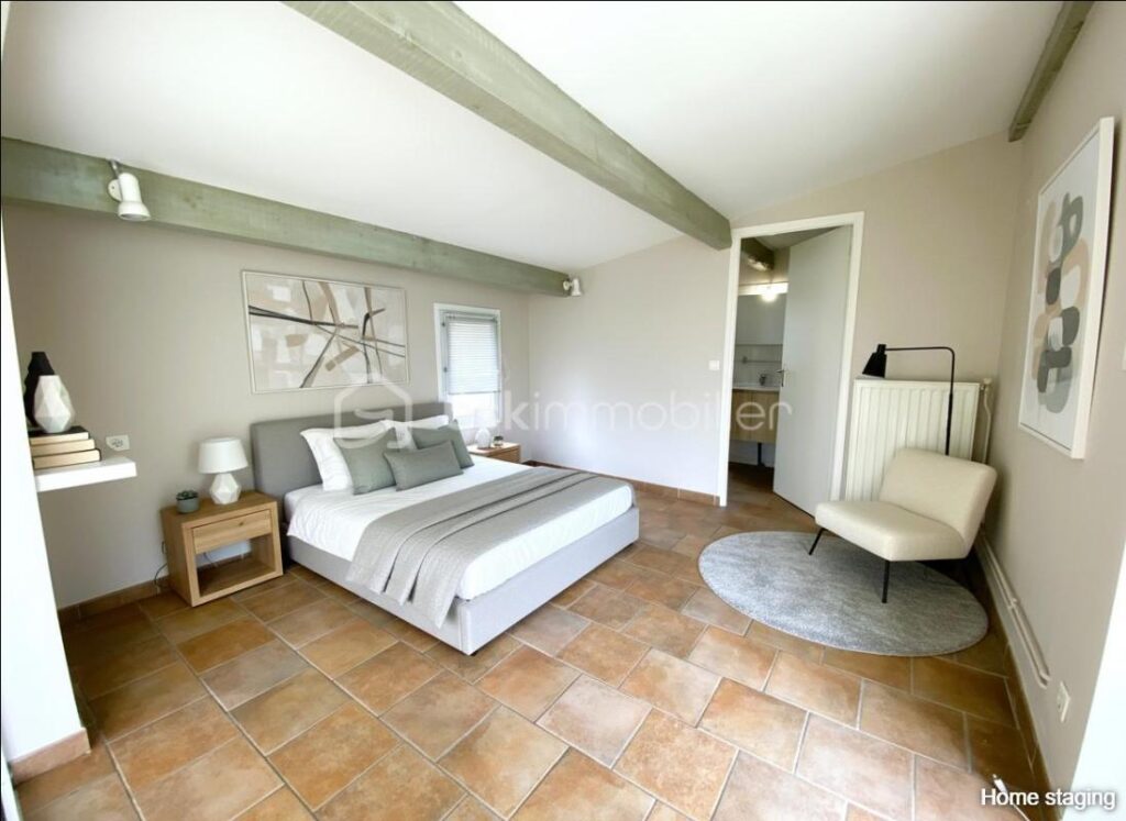 Maison de plain-pied – piscine – Vue dégagée sur le Luberon – Calme – 6 pièces – 5 chambres – 106 m²