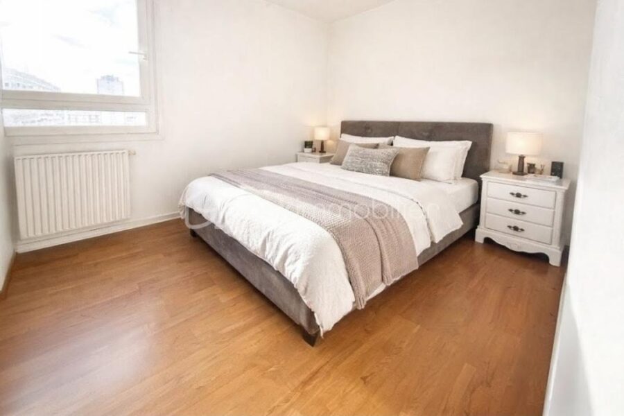 Appartement à vendre à Paris 18e arrondissement — Vue sur la ville — photo 8