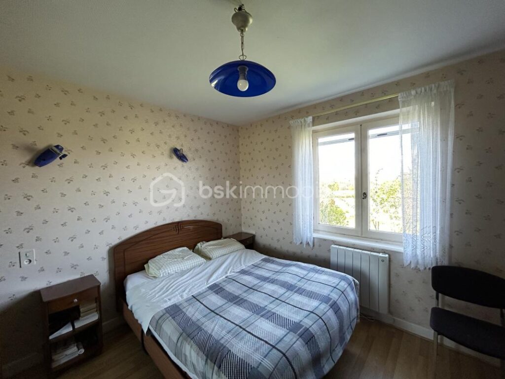 Maison avec grand Terrain (7000m2) et dépendance – 5 pièces – 4 chambres – 134 m²