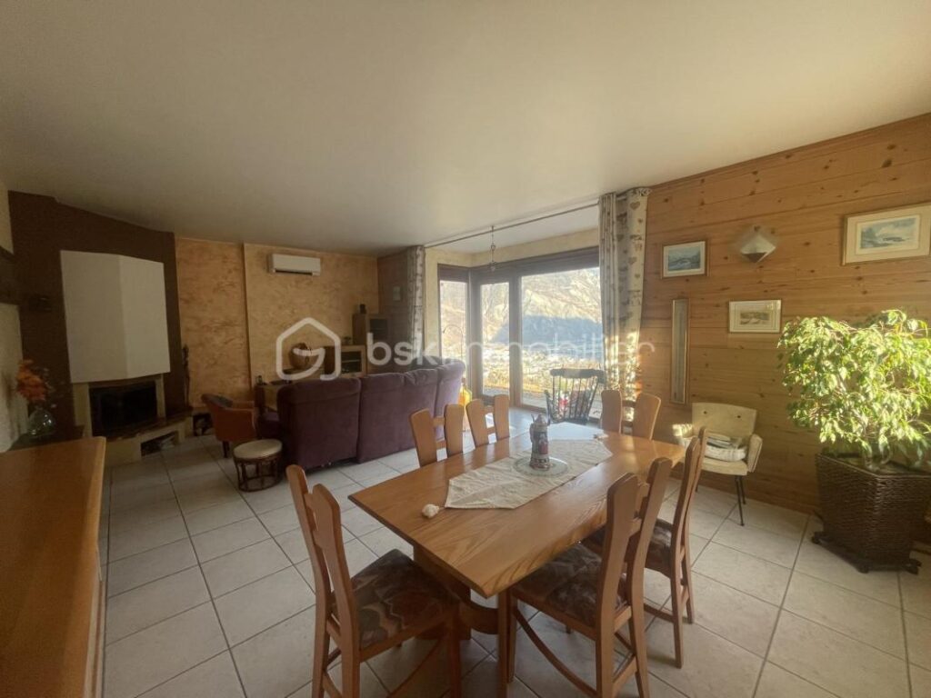 Maison 155m² sur les hauteurs de St Jean de Maurienne – 6 pièces – 5 chambres – 155 m²