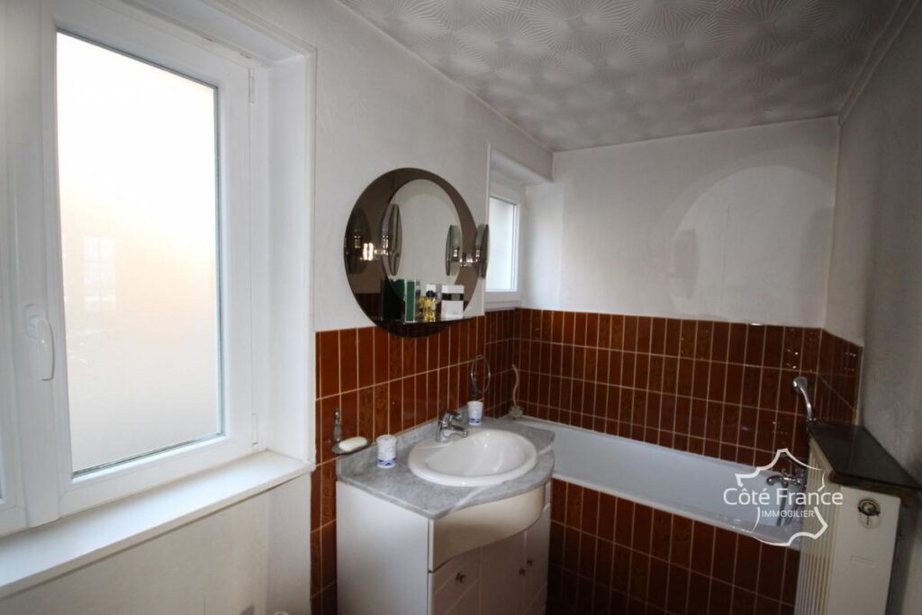 GIVET Maison de ville 3 chambres avec vue sur la Meuse, bel – 5 pièces – 3 chambres – 101 m²