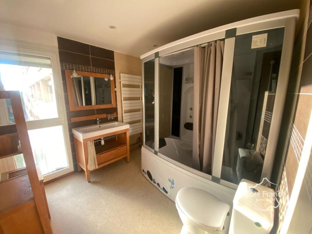 Grand T2 spacieux et lumineux avec une place de parking – 2 pièces – 1 chambre – 57 m²